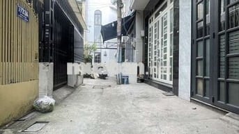 Ngay sát Mặt tiền, khu an ninh dân trí, tiện ích xung quanh đầy đủ.