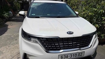 Kia Carnival 2022 2.2D Premium màu trắng
