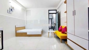 studio cửa sổ đầy đủ nội thất ngay Hoàng Hoa Thám - Cộng Hoà