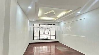 Mặt tiền Ung Văn Khiêm. P.26. Bình Thạnh 3.2x18.5m. 4 tầng. 19.5tr TL