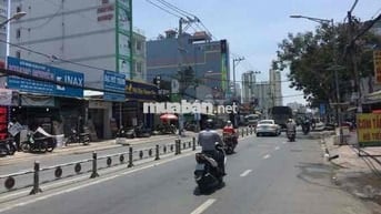 NHÀ XINH CÁCH Mặt Tiền 30m. Sát Lê văn lương . kDC HIm Lam. Trục đường