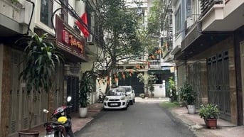 Bán nhà phân lô phố Trung Kính mới xây DT: 65m2 xây 7 tầng, thang máy