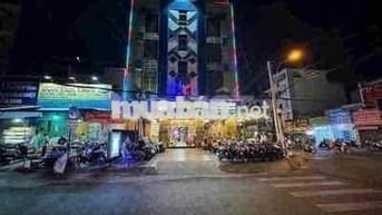Nhà hàng - kara 3 mặt tiền ( có thể thuê riêng tầng trệt )