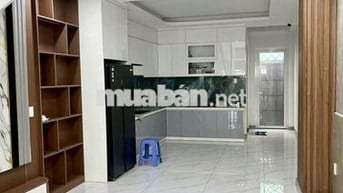 Mặt tiền đường lớn, ngã 3 thông thoáng để kinh doanh và làm dịch vụ.