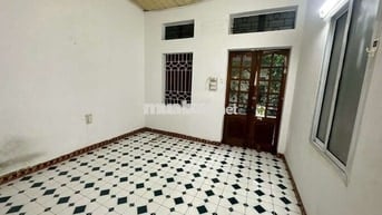 CHO THUÊ NHÀ Sân Vườn Thượng Thanh, Long Biên - Ngõ ô tô, Thoáng mát
