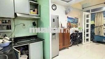 NHÀ BTCT KIÊN CỐ - 32m² - 4 PHÒNG NGỦ - CÁCH MẠNG THÁNG TÁM - TÂN BINH