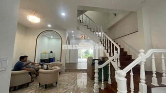 Bán Căn Nhà 1/ Đường Hoàng Diệu 2, 3 Phòng Ngủ, 3 WC Hoàn Công Đầy Đủ
