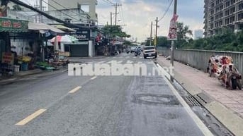 Nhà phố cầu Rạch Đĩa. Giáp Kdc Phước Kiển A. HXH quay đầu