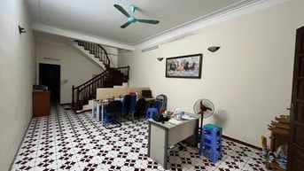 Cho Thuê Văn Phòng Làm Việc·Không gian rộng rãi - có vỉa hè