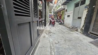 [2TY190] 2 TẦNG_GẦN NGÃ TƯ HÀNG XANH_ĐH HUTECH_GIÁP Q.1