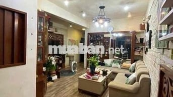 Quá hiếm - nhà đẹp phố Láng Hạ sổ đỏ 70m tầng 2 ô tô đỗ cửa 2 ngủ đẹp.