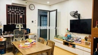 Bán nhà tập thể phố Yên Lạc nhà đẹp 2 thoáng dân trí cao ở ngay 100m t