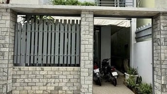 nhà q7 nở hậu 4,5x23, gần mặt tiền, sân trước sau, 2 phòng trọ riêng