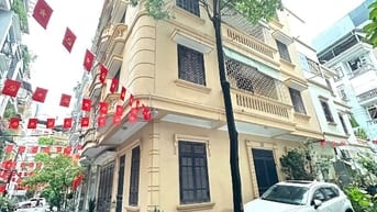 Cho thuê nhà lô góc Nguyễn Chánh Yên Hoà Trung Hoà Cầu Giấy dtsd 160m2