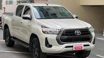 Toyota Hilux 2021 2.4E 4x2 AT -50000km 180Tr trả