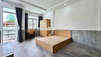 STUDIO BAN CÔNG, RỘNG 30M2, FULL NỘI THẤT, GẦN VÒNG XOAY HÀNG XANH