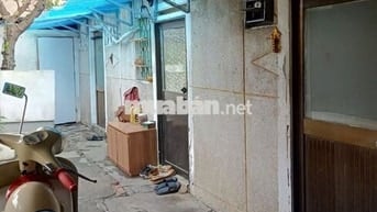 PHÒNG TRỌ QUẬN 4 TRUNG TÂM, MÁY LẠNH, TOILET TRONG PHÒNG