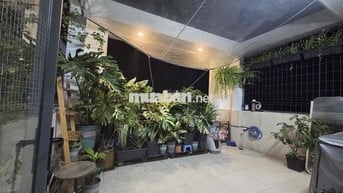 Cho thuê phòng giá rẻ, ban công ngay Điện Biên Phủ