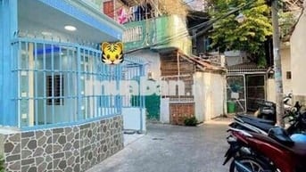 Cho thuê nhà Tôn Đản - Ngang 4 dài 16 - 4 máy lạnh - Hẻm 3m Q4.