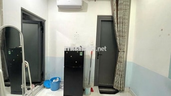 Nhiêu Tứ Phú Nhuận 30m2 FNT đẹp, có ban công. Giá 4,5 triệu/ tháng