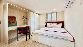 Cho Thuê Căn Hộ Một Phòng Ngủ Tách Bếp Ngay Trung Tâm 10/2025