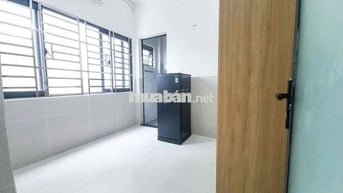 cho thuê phòng giá rẻ nội thất cơ bản ngay đại học Sài Gòn quận 10