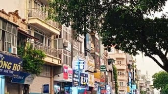 Bán nhà mặt phố Bạch Mai vỉa hè đá bóng, Dt 66m2, Mt 4.5m, vị trí đẹp.