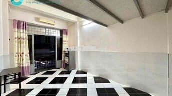 PHÒNG BAN CÔNG RỘNG THOÁNG - WC RIÊNG - DƯƠNG BÁ TRẠC Q8 NGAY CẦU NVC
