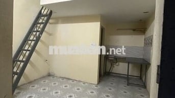 Trọ gác lửng 16m2 (giữa Đinh Liệt và Nguyễn Công Triều)