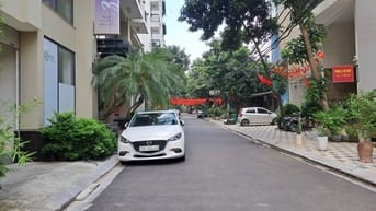 Bán nhà Hoàng Quốc Việt, 65m2, 5 tầng, ô tô tránh, phân lô cán bộ