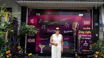 Tìm nhân viên phục vụ quán cà phê 