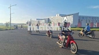 Chủ ngộp bán gấp lô đất trục tttm và hồ bơi Lan Anh 7 104m2/1ty280