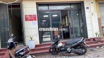 cho thuê tầng 1 75m2 mặt tiền 7,5m .oto để được 4 chiếc free.