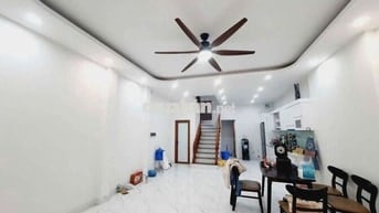 BÁN NHÀ 3 TẦNG GẦN CẦU NHẬT TÂN - GIÁ 4,2 TỶ,3 NGỦ ĐỦ CÔNG NĂNG