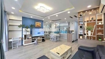 Cho thuê căn 2PN.2WC phòng khách rộng nhà mới ở ngay toà sân bay