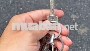 Cho thuê nhà mặt tiền Tiểu La đối diện sân bóng đá