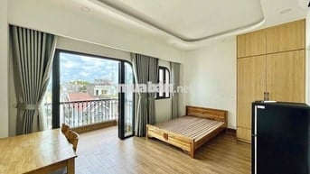 CHO THUÊ CĂN HỘ TÂN PHÚ CÓ BAN CÔNG LỚN THOÁNG MÁT NGAY ĐẦM SEN