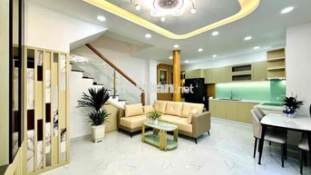 Chỉ 8.3Tỷ- 4 Tầng - Ngang 7m hoành tráng ngay nhà thờ Ba Chuông Lê V