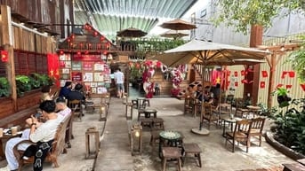 Sang quán café sân vườn nhà gỗ + Photobooth – mặt tiền Phạm Văn Chiêu,