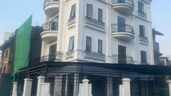 Cho thuê nhà 4 tầng ngõ 521 Cổ Nhuế, DT sàn 400m2 + 80m2 sân vuờn