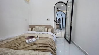 Hạ giá bán nhà mới 100% nội thất châu âu sổ riêng hoàn công đầy đủ
