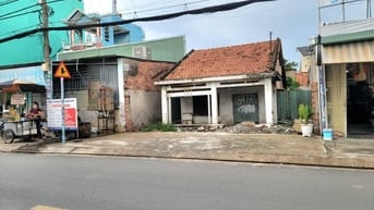 Chú Mười cần bán căn nhà nát MT đường Trần Văn Mười Hóc Môn 1 TỶ 250