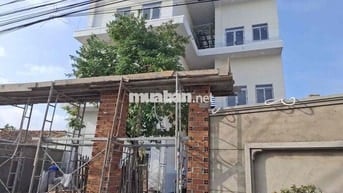 cho thuê nhà Phú Hoà ngay đại học Thủ Dầu Một 1 trệt 1 Lửng sân oto