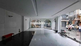 CHO THUÊ NHÀ MỚI RỘNG SUỐT CÓ THANG MÁY .CĂN GÓC NGANG 6M - HXH THÔNG