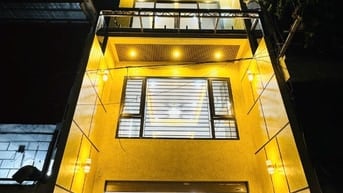 BÁN NHÀ trong ngõ ngõ 101 phố Trạm, phường Long Biên 60m2x 7 tầng