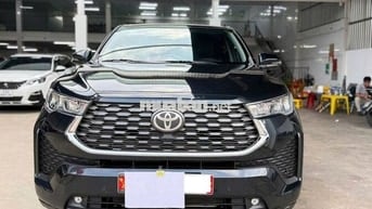 Toyota Innova 2025 Cross 2.0 CVT - 11,000 km.