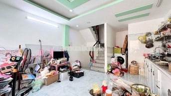 NHÀ GẦN CHỢ ĐẦU MỐI HÓC MÔN,HXH,CÁCH MT 50M, 4M x 15.5M ~ 62M², 2PN1WC