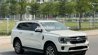 Everest Titanium 4x4 AT đẹp xuất sắc đi 20.000km
