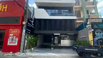 Bán Toà Nhà Mặt Tiền Đường Nguyễn Cửu Vân, P17, BT, Giáp Q1, HĐT 210tr