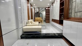 Bán nhà DT:41m2x4T, tại Nguyễn Sơn, L.Biên, ô tô đỗ cách cửa tầm 10m